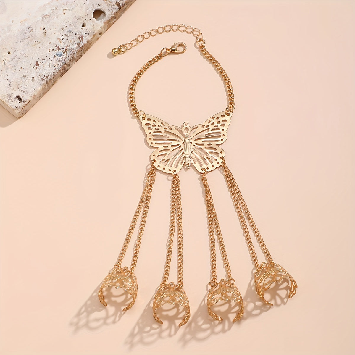 Exquisite Carved Butterfly Chain Design Finger Bracelet Hand Chain Retro Party Style Zinc Alloy Jewelry Delicate Female Gift