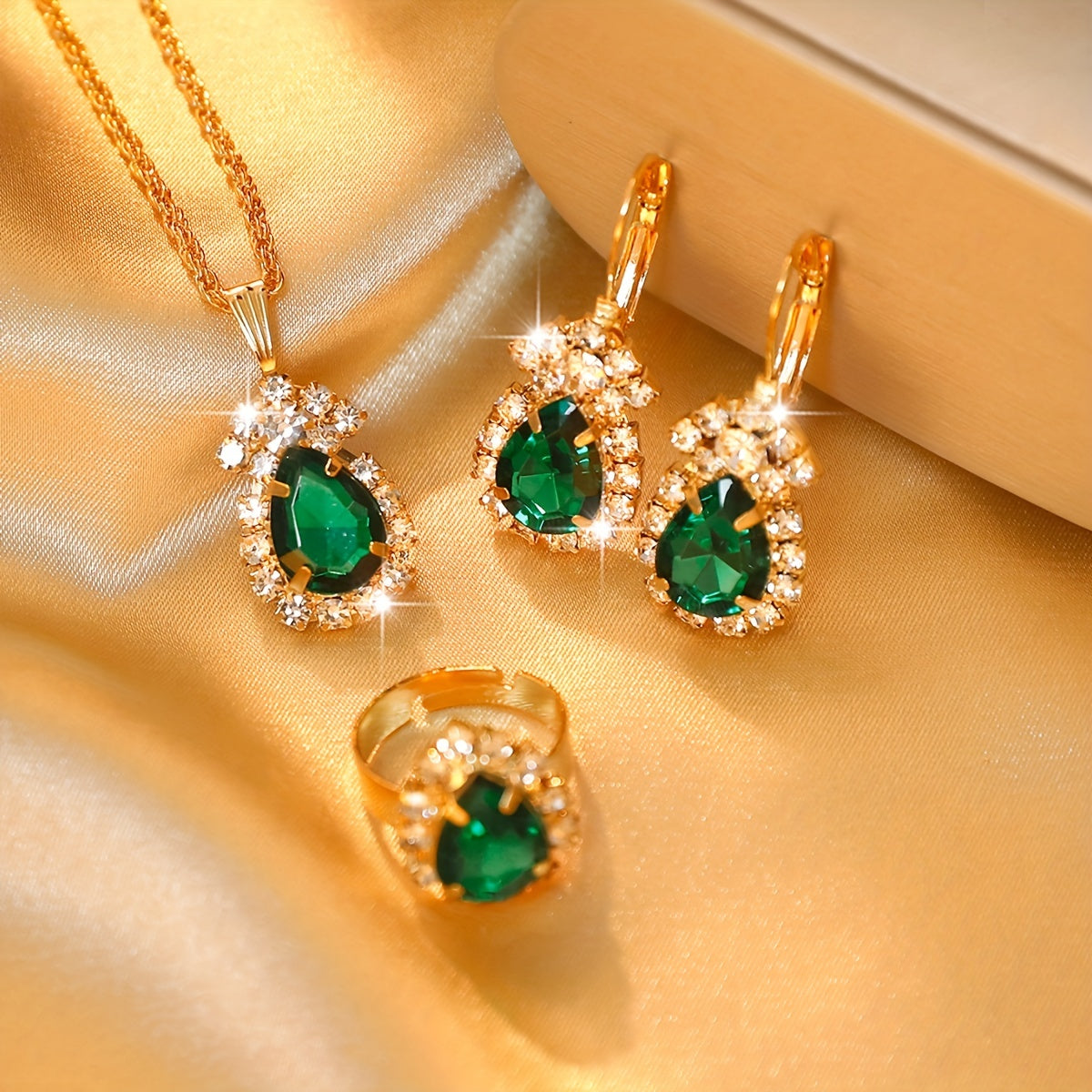 Droplet Shaped Emerald Rhinestone Pendant, Alloy Jewelry Set, Minimalist, Elegant Style For Fashion-Conscious Women, Including Necklace Earrings & Ring Female Gift