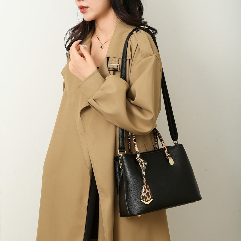 Bags Women's popular Autumn New Fashion Versatile Women's Handbags Contrast Colors Advanced Work Commuter Shoulder Bag