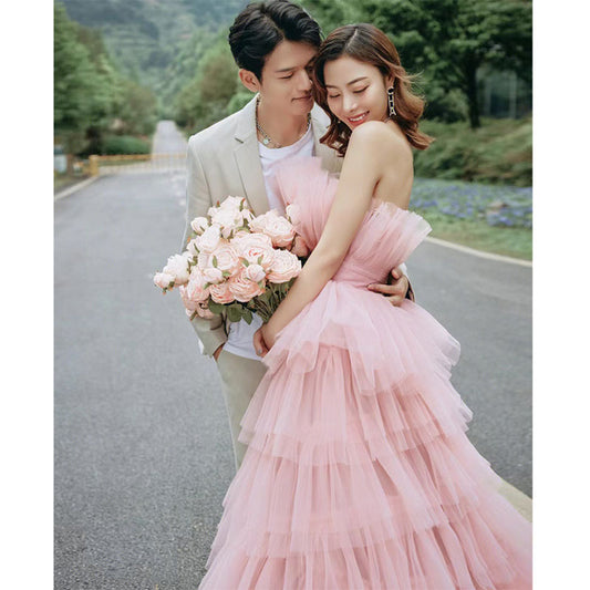 2025 Pink main wedding dress 2025 new studio theme photography clothing street photo fluffy yarn shoulder light wedding dress