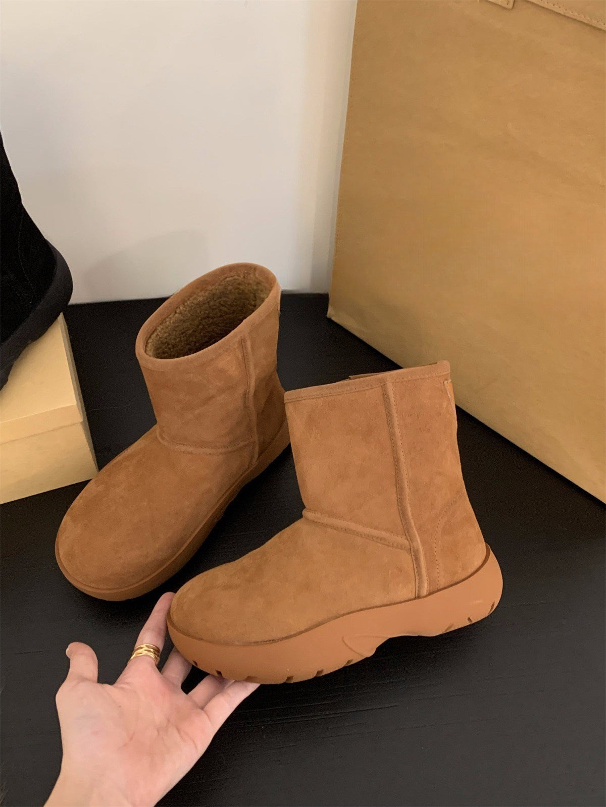 2025 Niche platform snow boots women's shoes popular new winter piled thickened wool cotton shoes warm short boots cotton boots