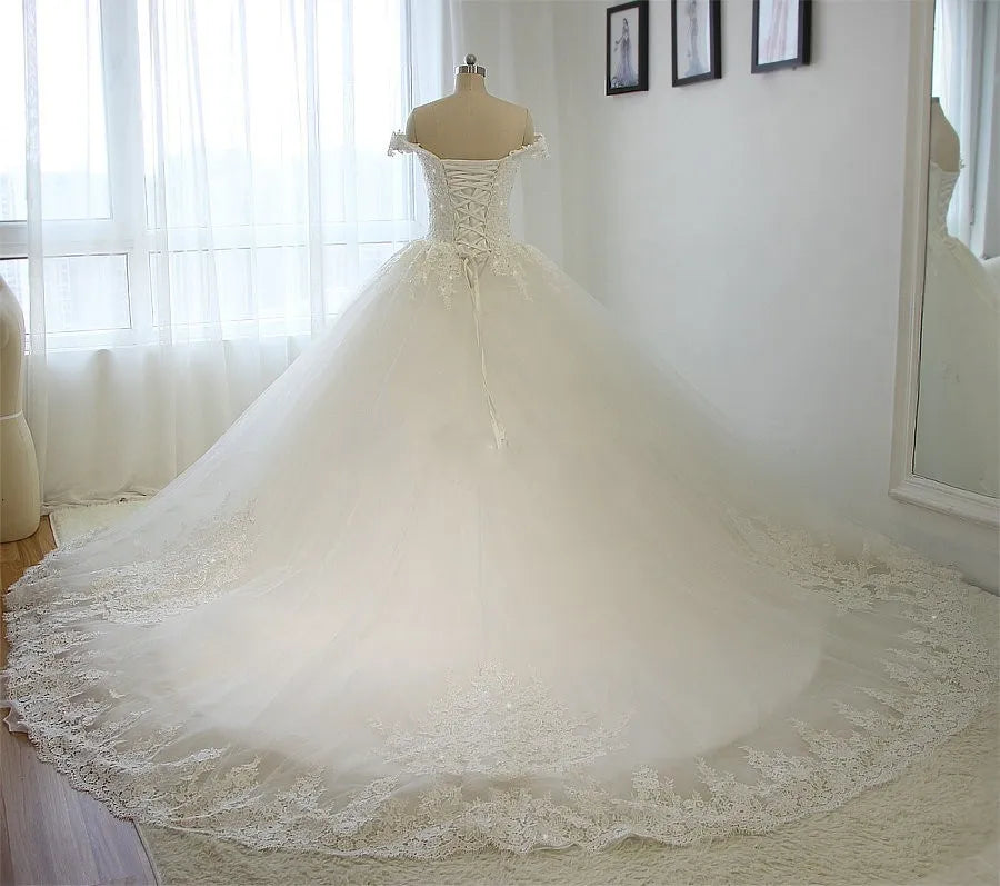 Off The Shoulder Short Sleeves Luxury Wedding Dress Long Train Tulle Applique Beaded Ball Gowns Lace-up White Vintage Real Dress